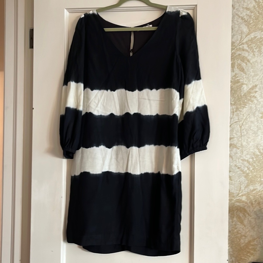 Floreat (Anthropologie) black and white “tie dye” dress with 3 gold back buttons
